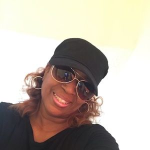 Meet your Posher, Gloria